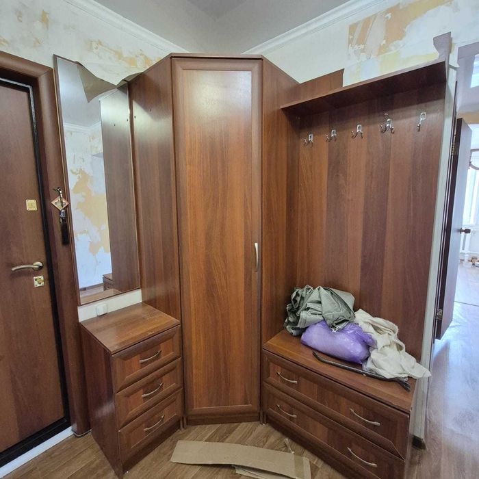Продается прихожая угловая