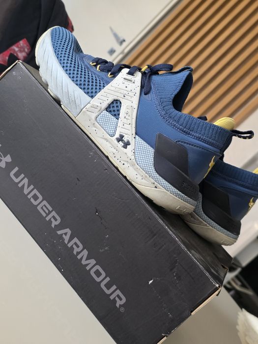 Under Armour 43 -  UA Project Rock 4 Team Rock HOVR