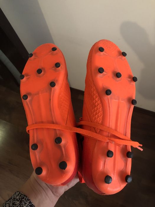 Оригинални маратонки и калеври/бутонки/ ADIDAS