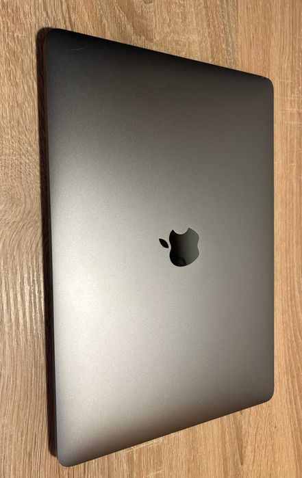 Apple MacBook Pro 13.3″,i5 2GHz,quadcore,16GB,512gb SSD touchpad A2251