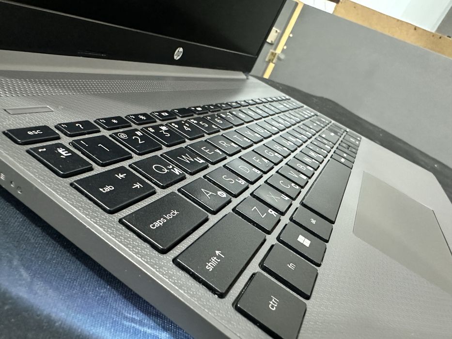 Офисный ноутбук HP i5-1235U 8/512GB