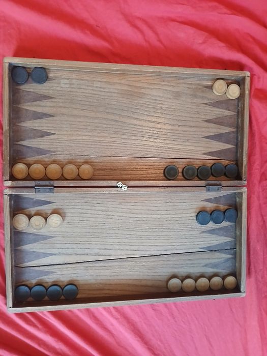 Стара табла за игра