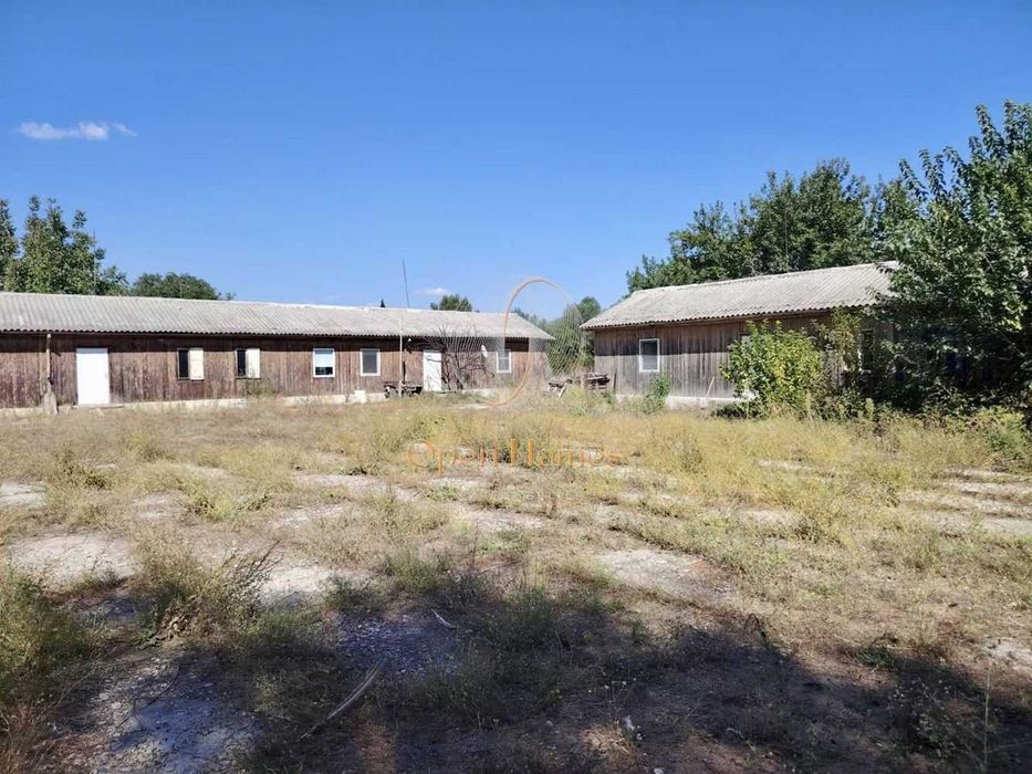 Бунгала, метална конструкция и 6дка УПИ в Златовръх