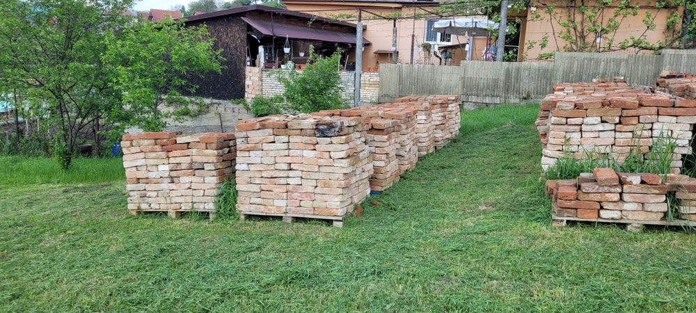 Caramida veche de vanzare
