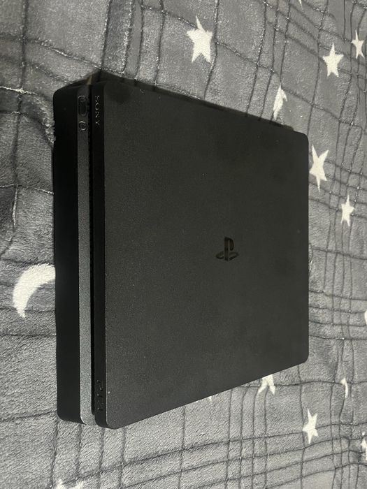 Playstanion 4 slim