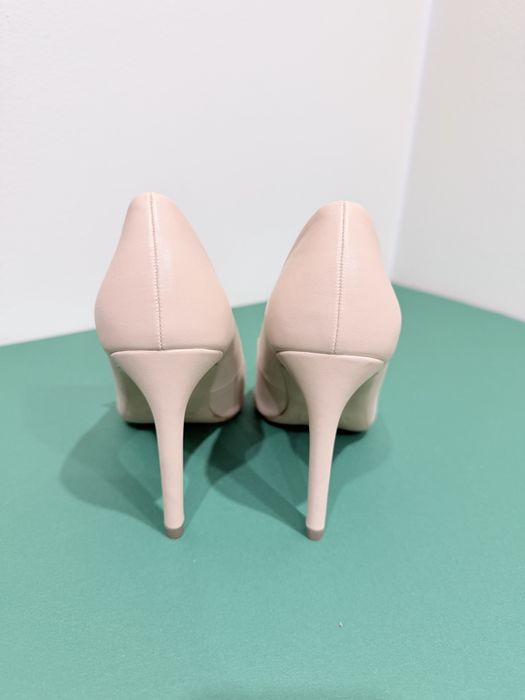 Обувки с висок ток