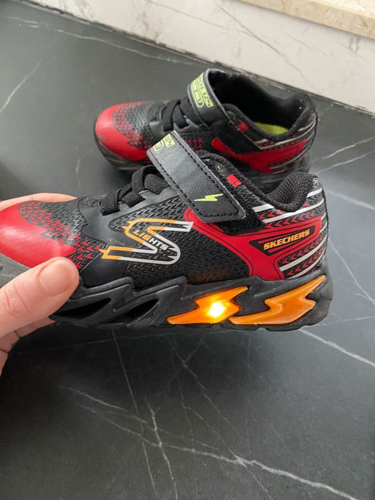 Adidași Skechers mărimea 26