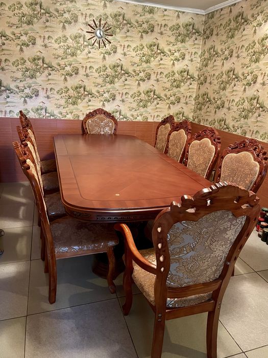 Стол и 10 стульев