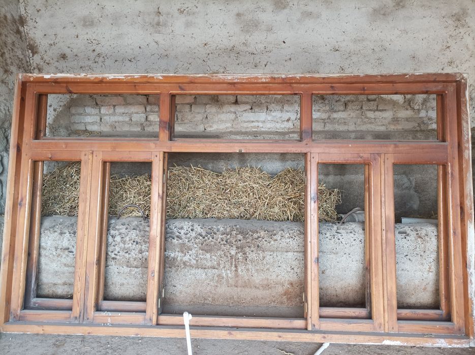 Сотилади эшик ва ромлар.