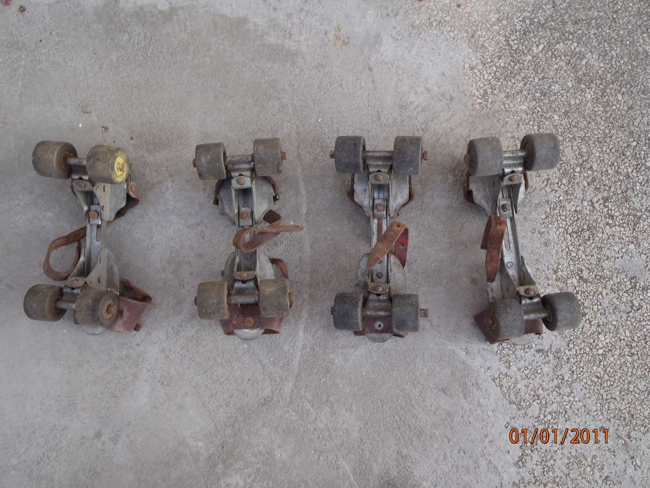 Ретро ролкови кънки от социализма - 2 чифта.