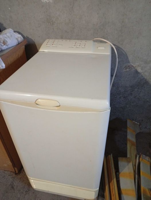 Продавам пералня Mieli и сушилня Privileg .За двата уреда