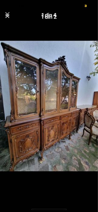 Vitrine stil Baroc Piemontez din lemn sculptat Nuc