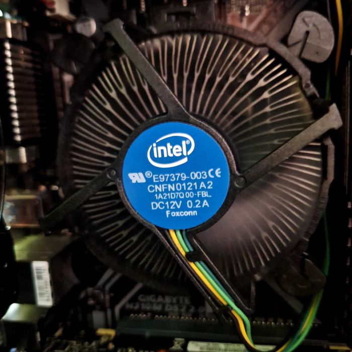 Procesor I3 9100F + cooler intel