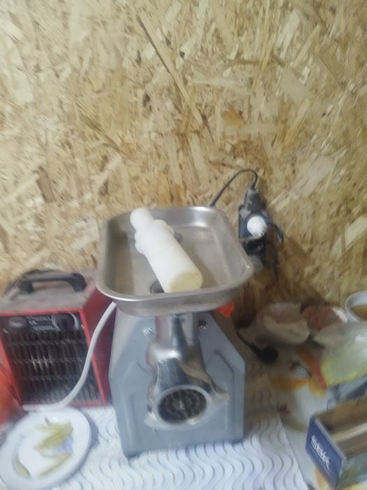 Продам хорошую мясорубку