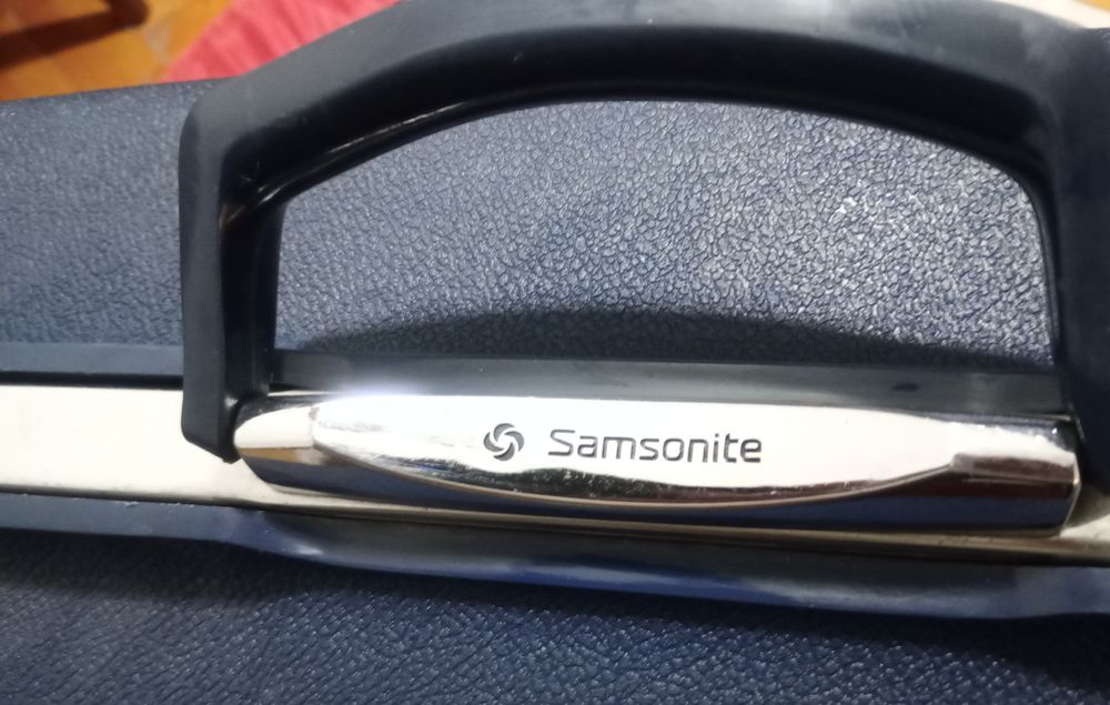 Samsonite куфар, здрав