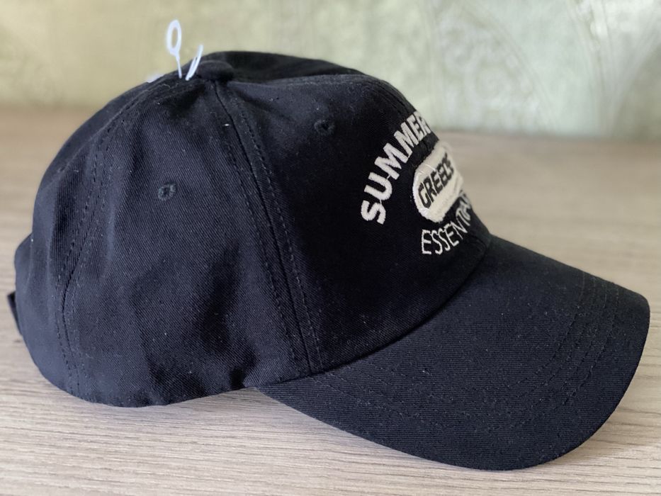 Бейсболки новые.