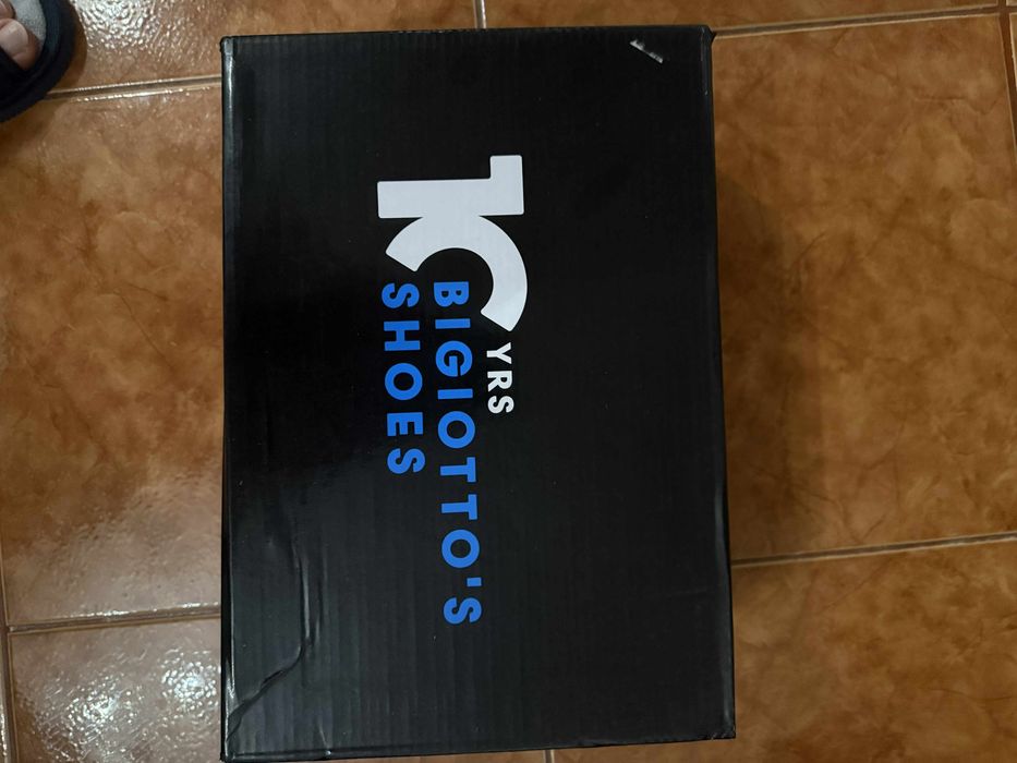 Vand adidasi-incaltaminte barbateasca