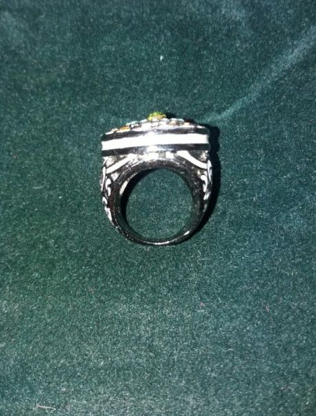 Кольца женские .