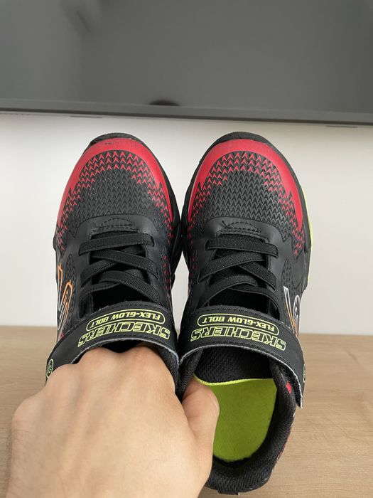 Adidasi Skechers 7-8 ani