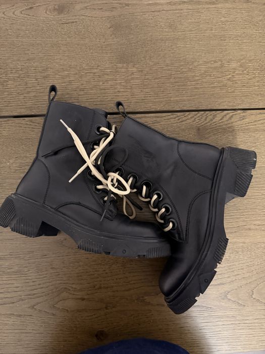 Bocanci din piele naturala