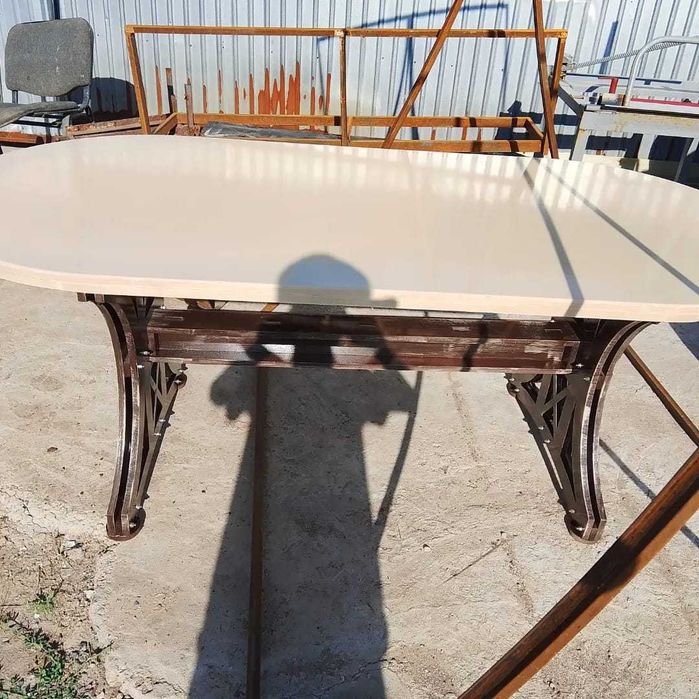 Обеденный стол для кухни