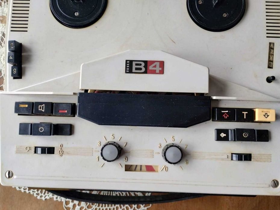 Magnetofon Tesla B4