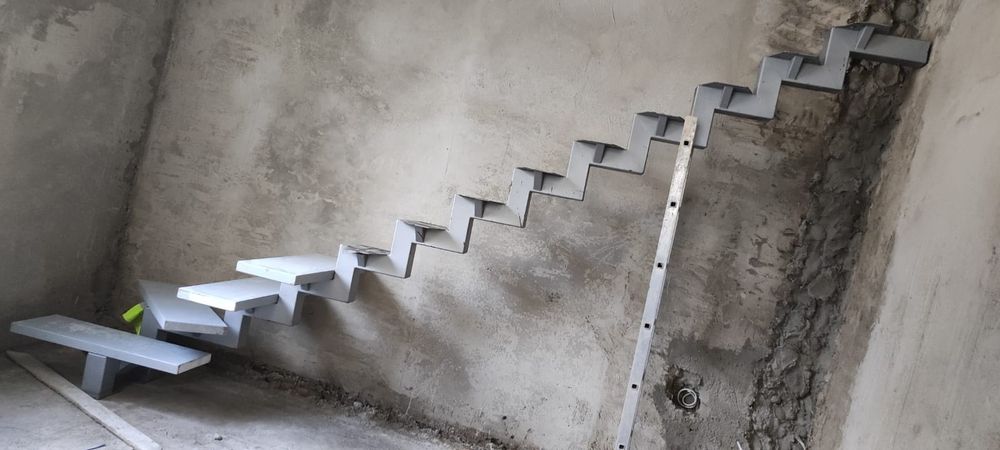 URGENT  Vand scară Metalica de Interior,Exterior,Mansarda,Pod