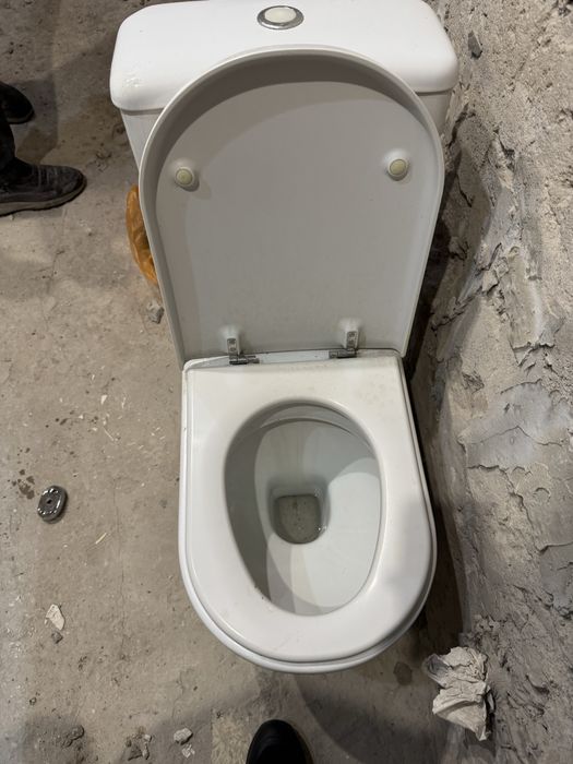 Срочно продам рукомойник, унитаз, биде