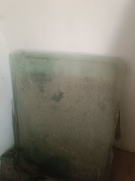 Продам лобовое стекло