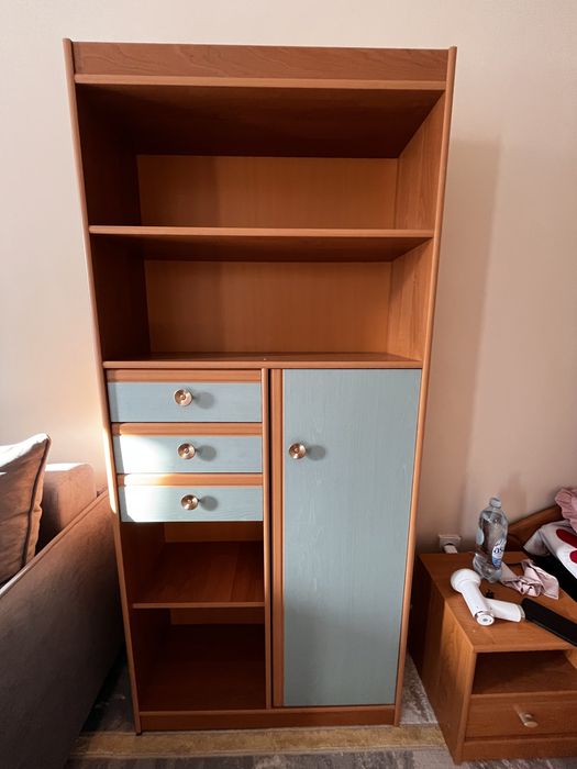 Книжная  полка и шкафчик