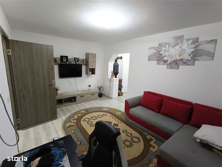 Apartament 2 camere in zona centrala Moldova Noua, langa piata
