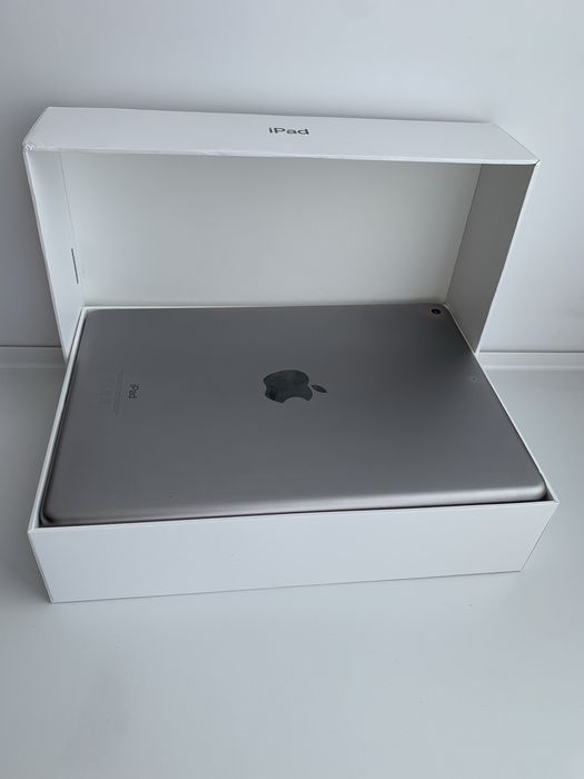 iPad 6 32 ГБ 9,7 Wi-Fi
