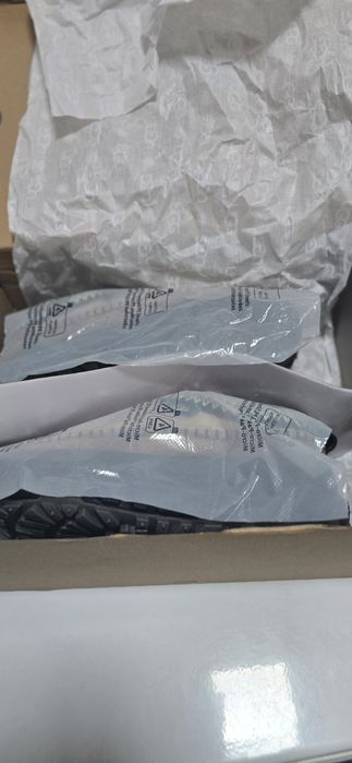 Ugg   originale marimea 36 din piele  intoarsa venture