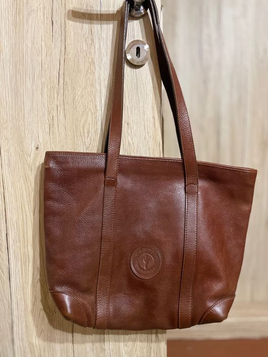 Дамска чанта от телешка кожа.