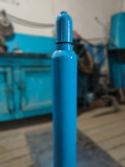 Продам кислородные и углекислый баллоны