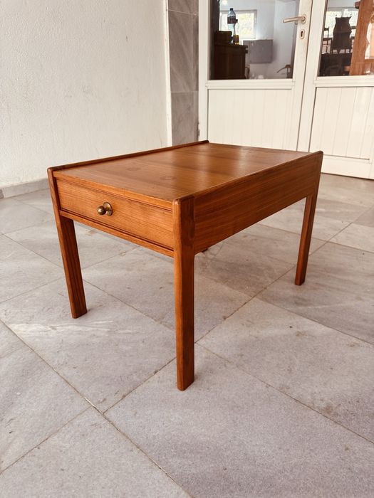 Винтидж масичка / нощно шкафче – teak, mid-century (60-те години)