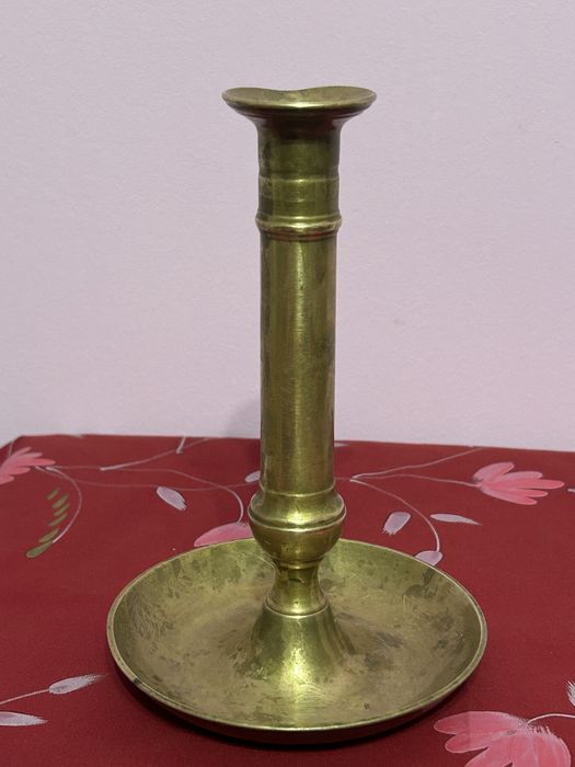 Sfeșnic din alamă – piesă vintage cu mecanism reglabil