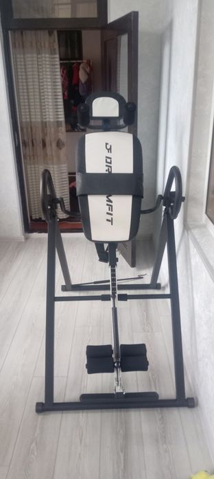 Trinajor grija uchun umurtqani cho'zgani.