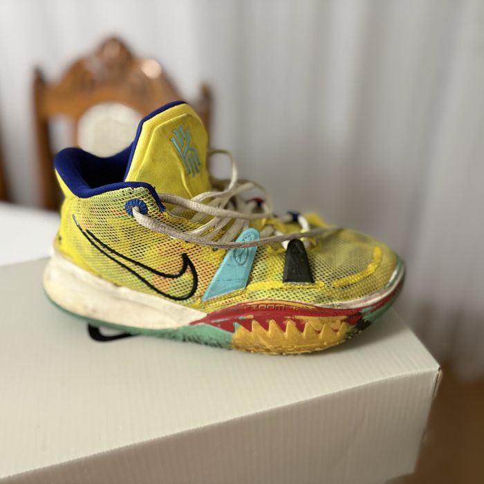 Аяқ киім сатылады