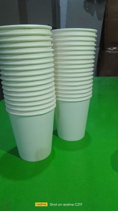 Бумажный одноразовый стакан