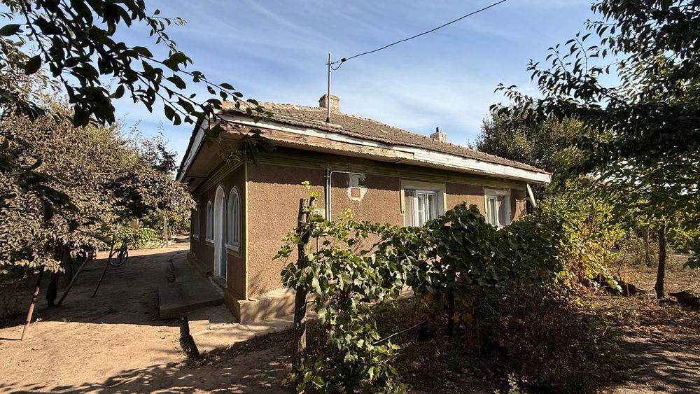 Casa si teren de vanzare