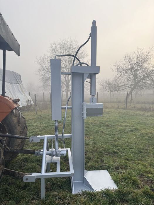 Despicător de lemne hidraulic