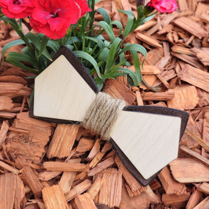 Папийонки от дърво с кожен детайл