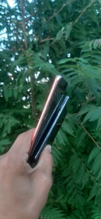 Iphone xs samsung galaxy S10 ikkalasi sotiladi