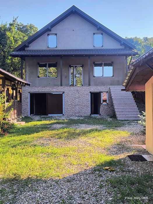 Proprietar vând casă nouă foarte  aproape de oraș