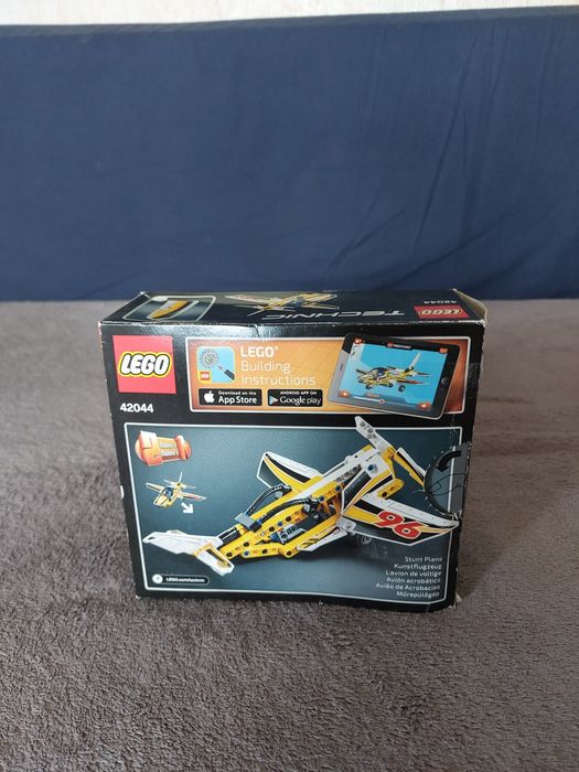 Vând LEGO tehnic "Display Team Jet" 42044