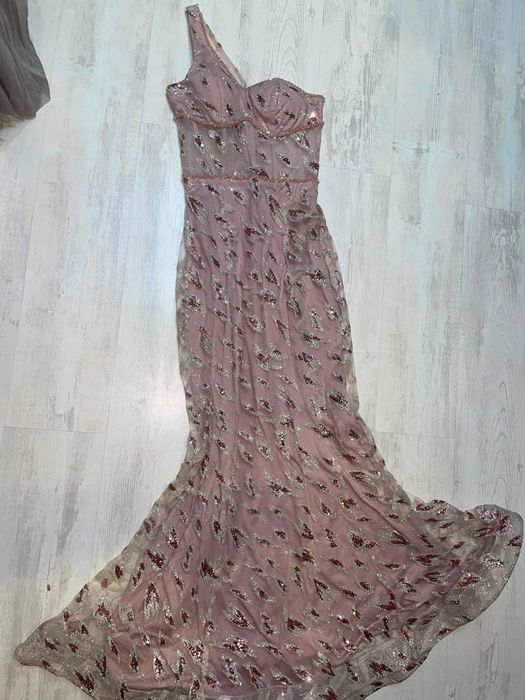 Абитуриентска рокля