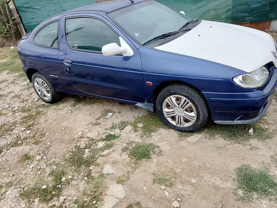 Продава се Renault Megan 1.9 бензин на части
