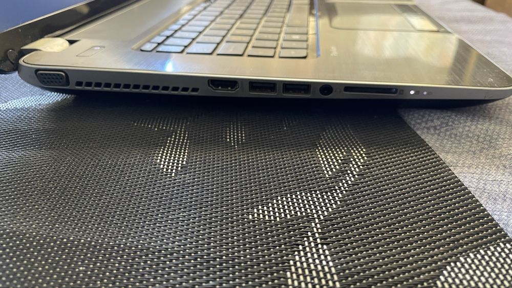 Лаптоп hp 17.3