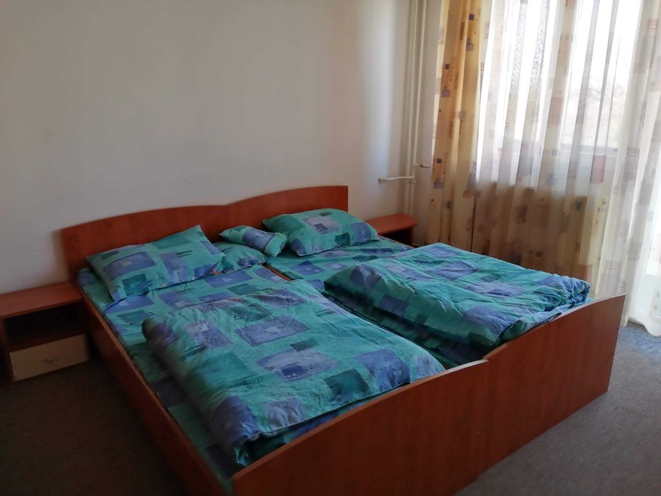 vand apartament centru Beius